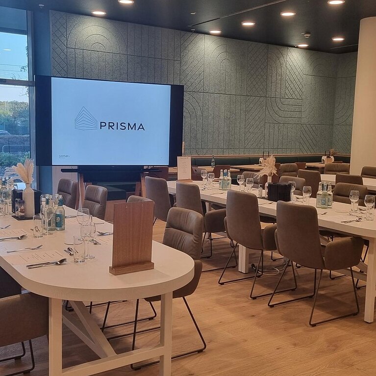 „Ein Ort für modernes Arbeiten und echte Begegnung“: Lions Club Neues Frankfurt zu Gast im PRISMA